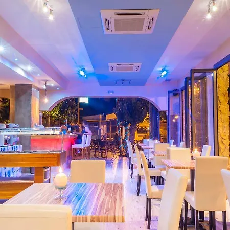 Haven Beach Boutique מלון פליראקי